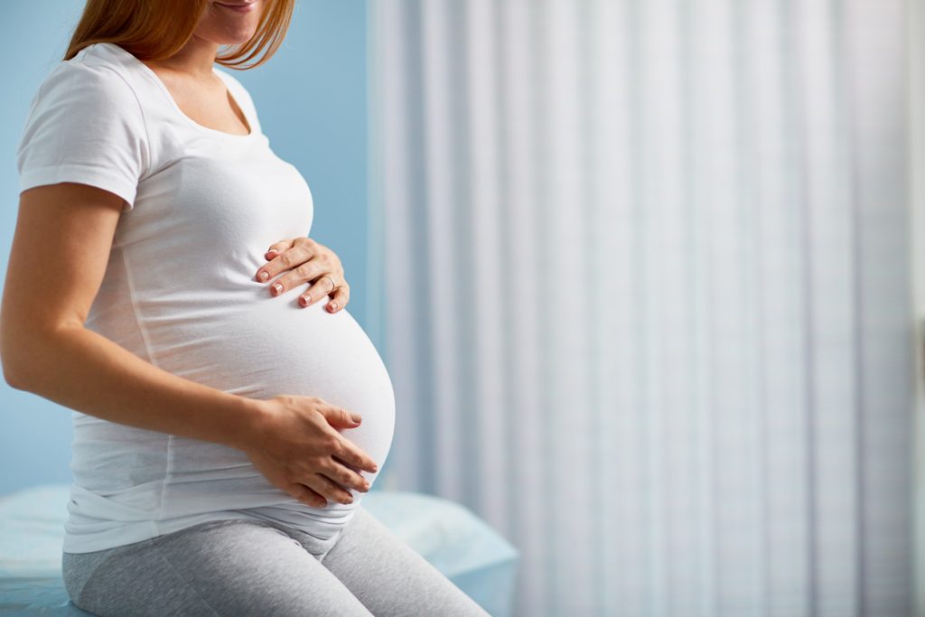 Barriga de grávida dobra quando senta? Tire suas dúvidas
