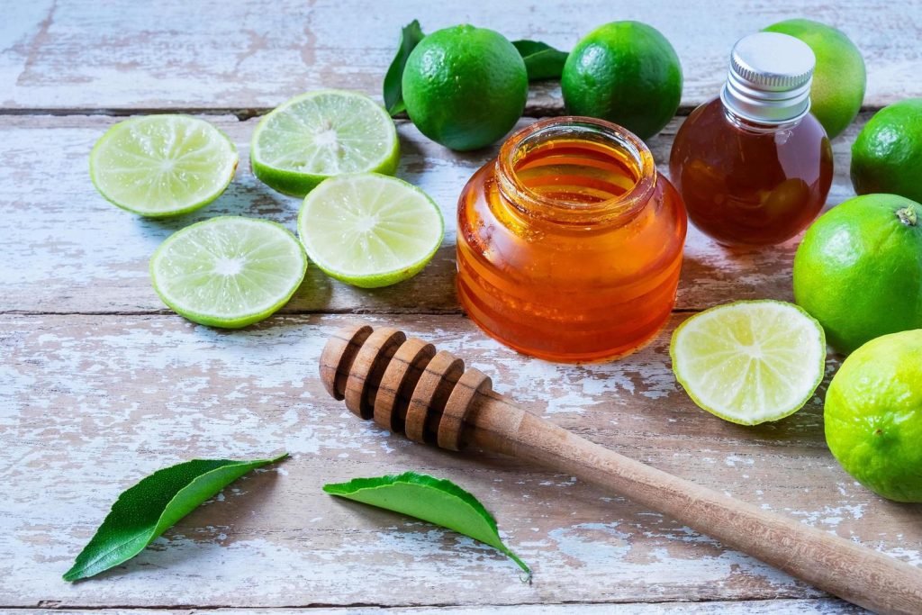 8 Benefícios do mel com limão para a saúde