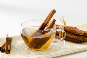 10 Benefícios do chá de canela para a saúde