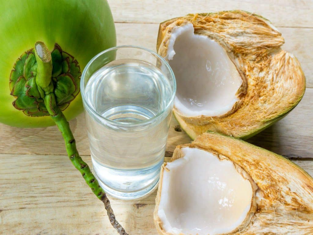 Quais os benefícios da água de coco