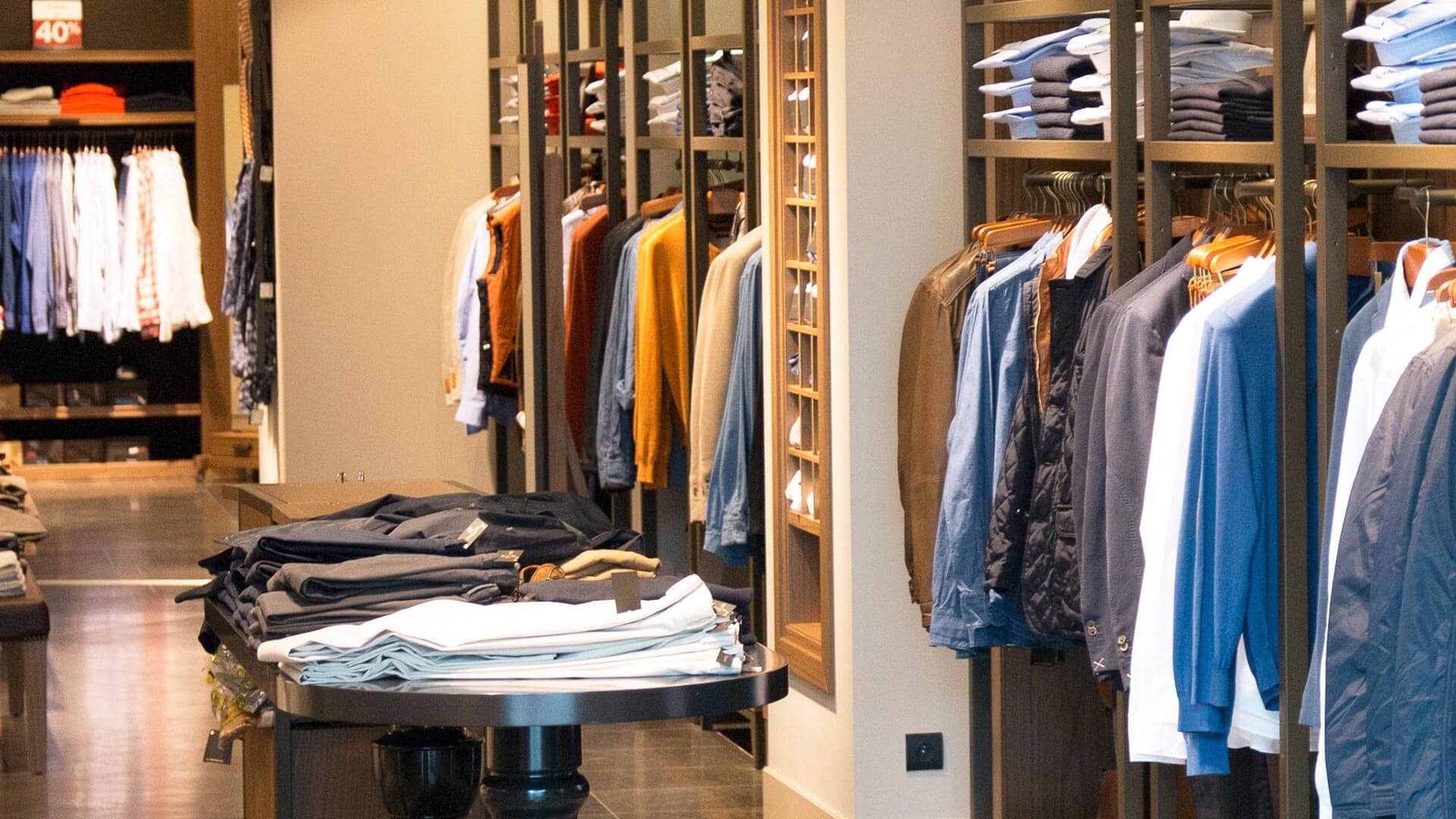 Como organizar uma loja de roupa