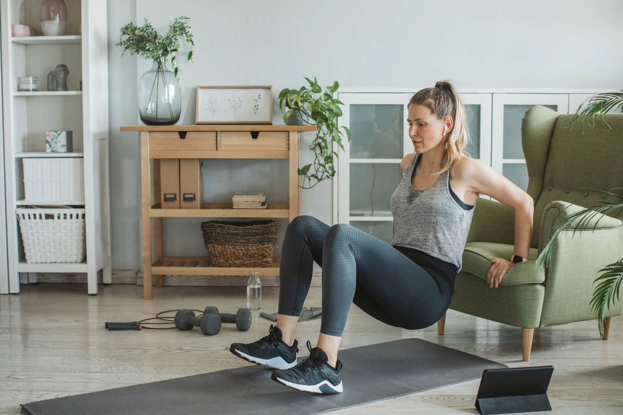 Como montar uma rotina de exercícios em casa sem equipamentos 