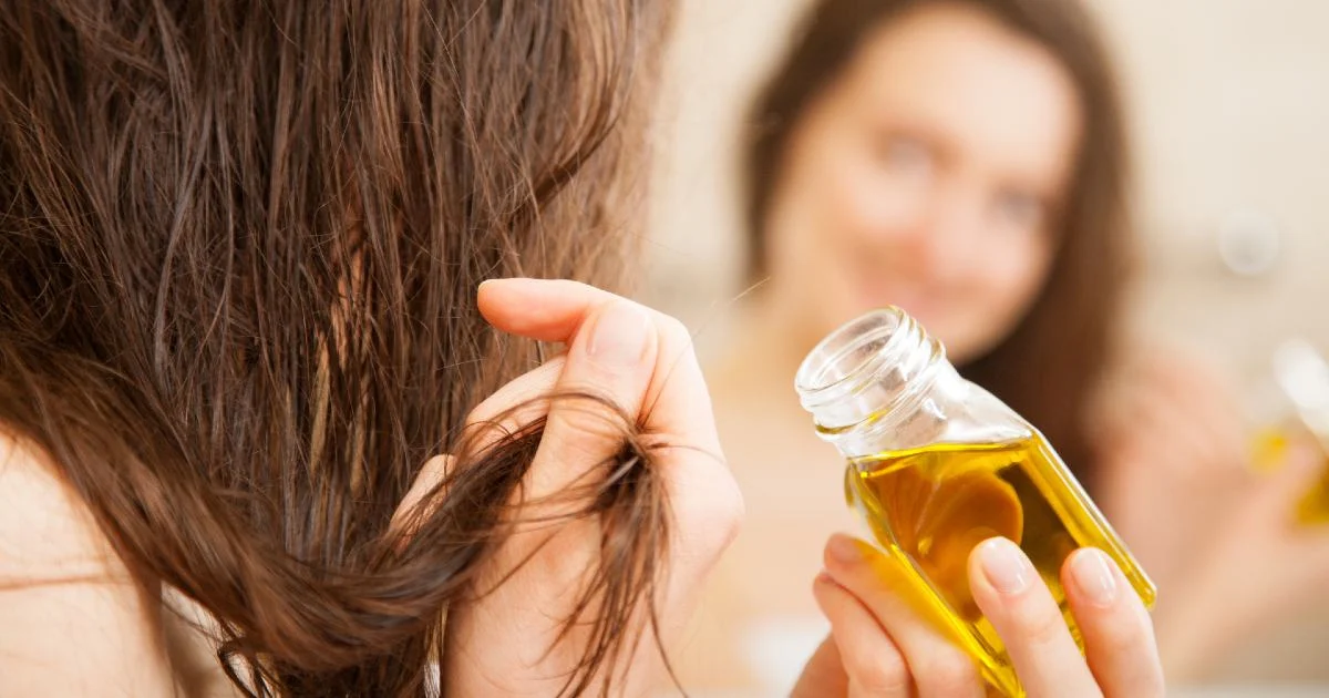 Como aplicar óleo no cabelo?